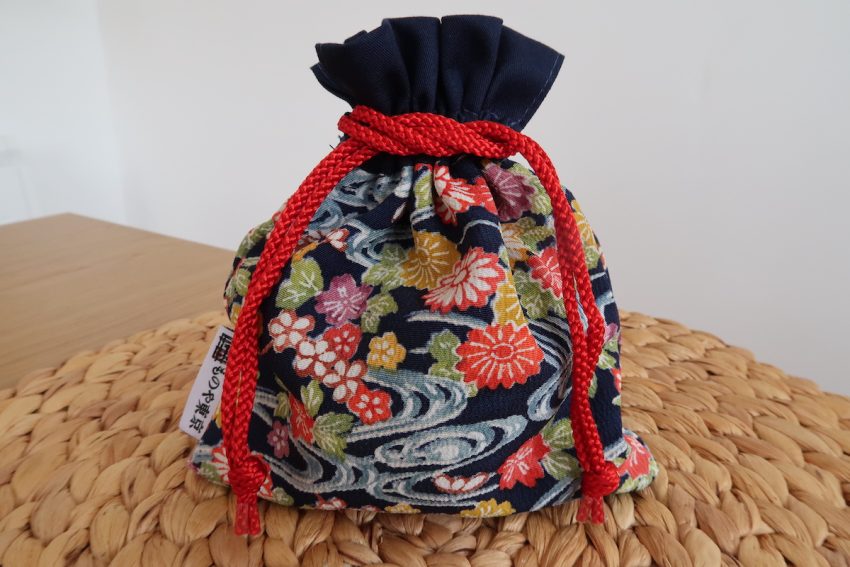 Bourse kinchaku – Kimono Recyclé – Fleurs japonaises