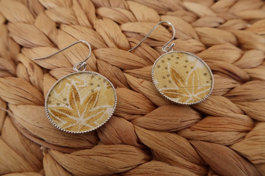 Boucles d&rsquo;oreilles – Kimono Japonais Recyclé – Argenté – Momiji
