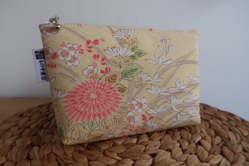 Pochette multi-usage en kimono recyclé – Fleurs pruniers